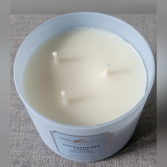 Bath & Body Works Candle - Picture 2 of 4